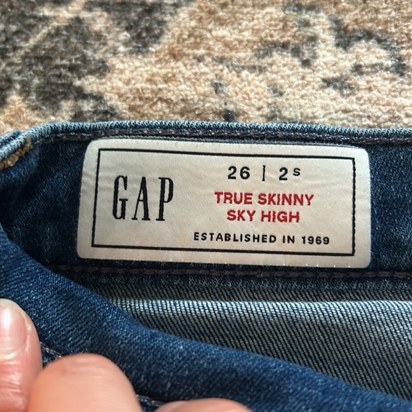 Sky high gap jeans. - Picture 3 of 3